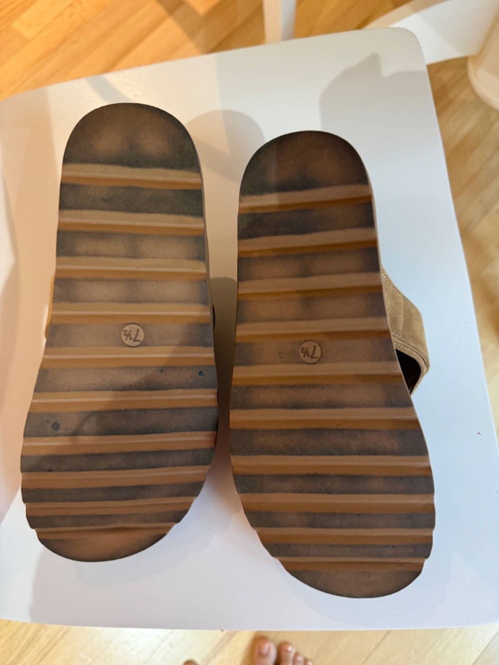 Universal Threads Sandals - Picture 4 of 4